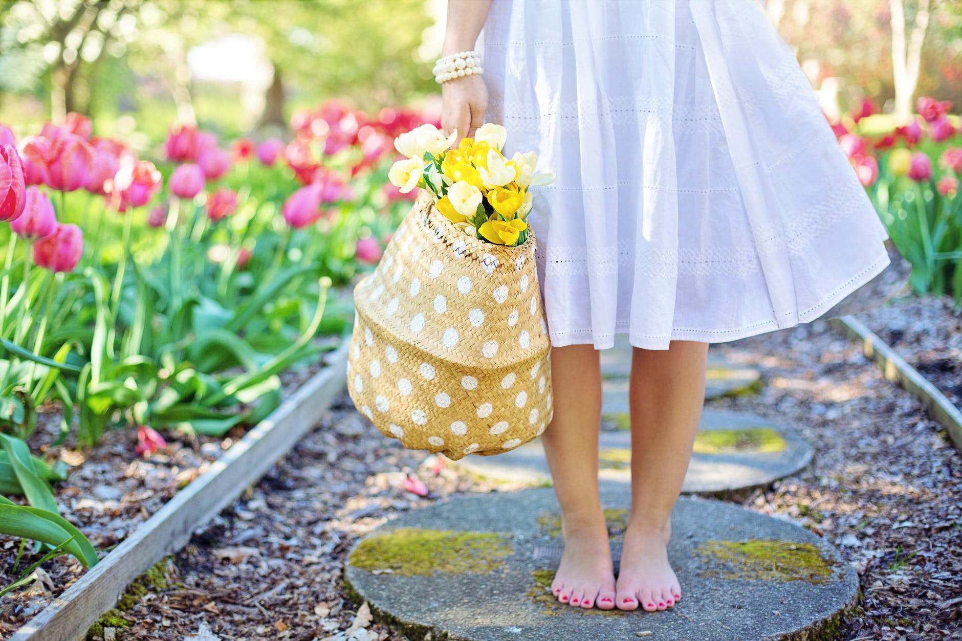 How to Maintain a Stunning Garden as a Busy Parent