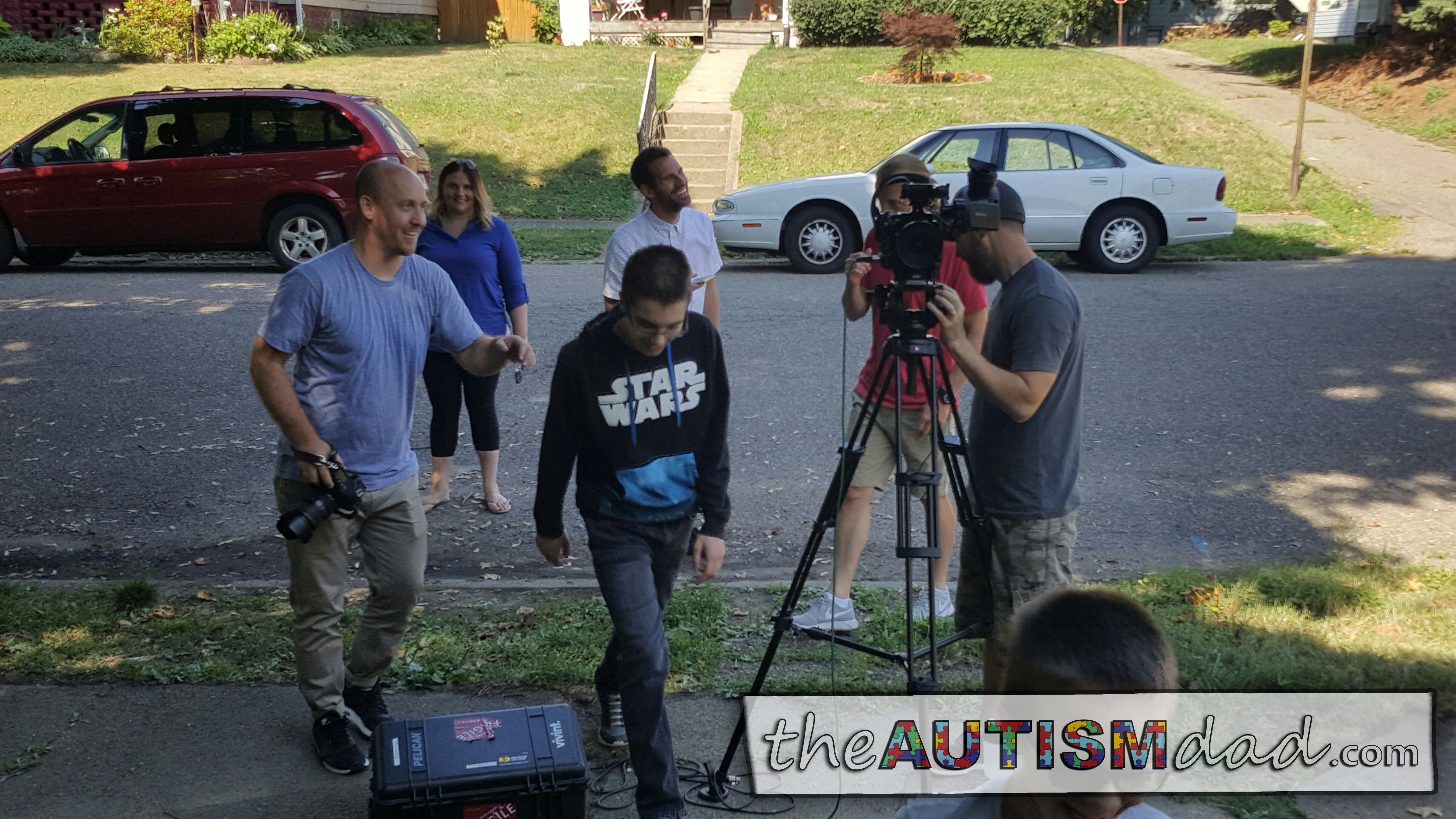 The crew from @vivintgivesback flew out to spend the day with the @the_autism_dad family and it was awesome