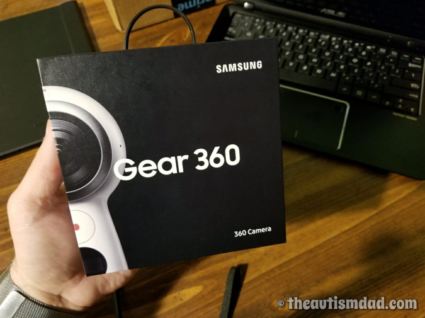 Unboxing of the Samsung Gear 360 Camera (2017)